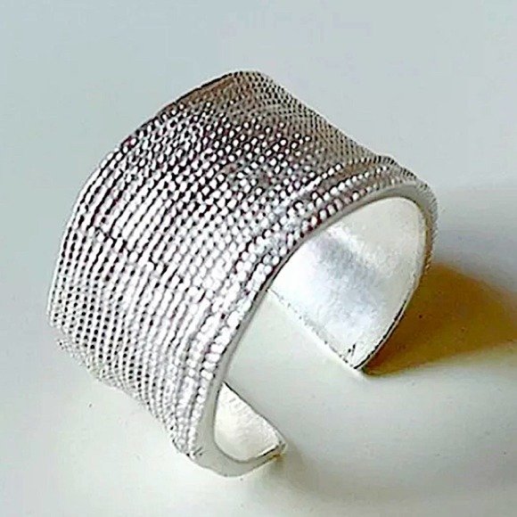 STERLING SILVER PLATED IRREGULAR TEXTURE RING - Picture 6 of 11